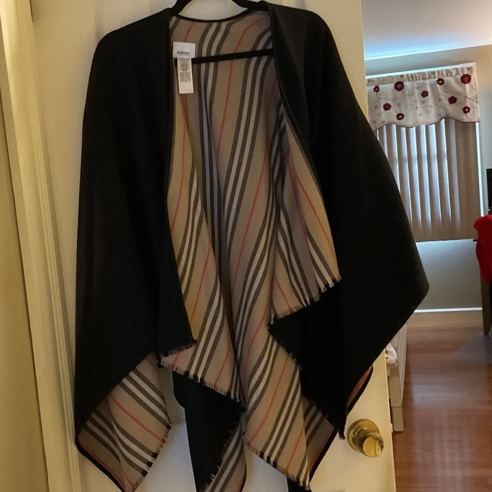 Burberry Beige and Red Striped Poncho - Picture 4 of 5